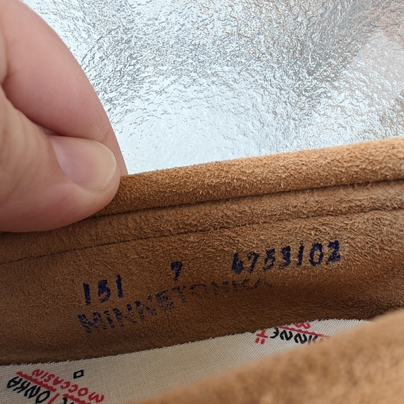 Minnetonka Women’s Thunderbird Animikii Softsole Moccasins 7 Suede, Beaded - Picture 9 of 9